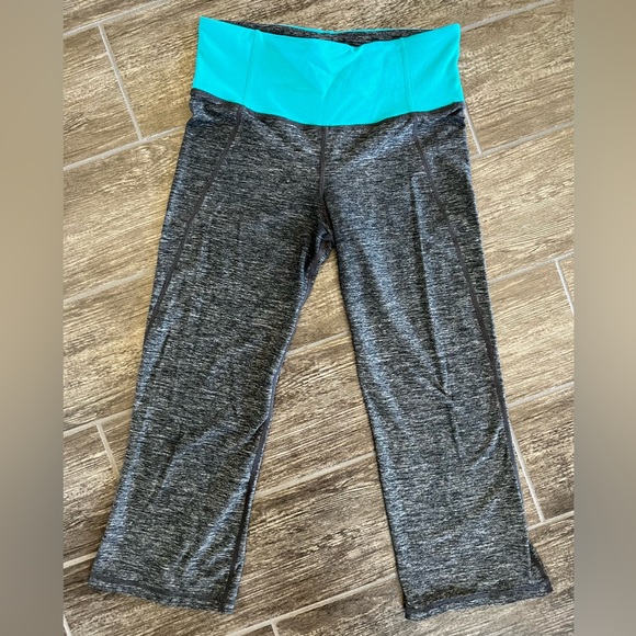 lululemon athletica Pants - Lululemon Cropped Capri Pants